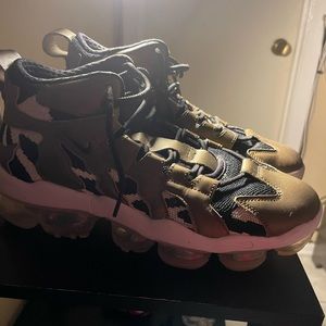 Nike vapor max Gliese metallic gold black and white